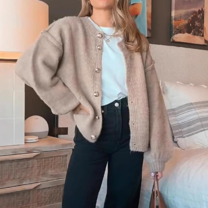 Damen kuscheliger Strickmantel mit voluminösen Ärmeln und goldenen Knopfdetails Drune
