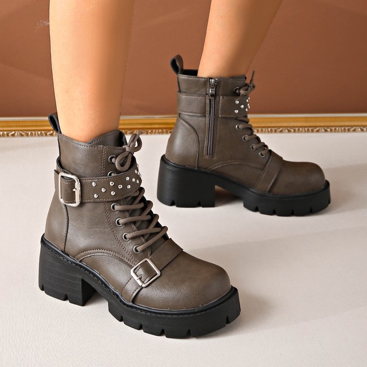 Damen nan robuste Schnür-Bikerboots mit Ziernietriemen, seitlichem Reißverschluss und profilierter Plateausohle Drune