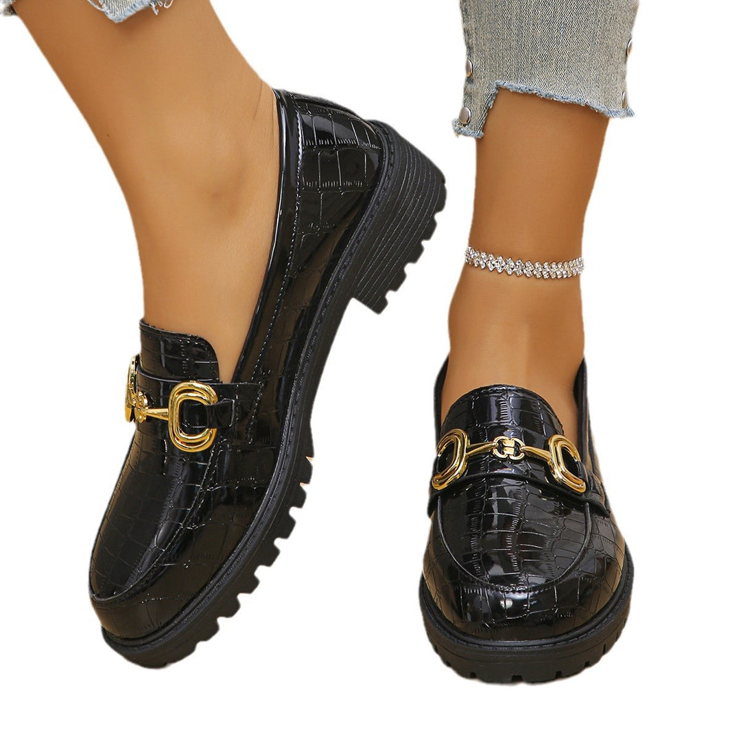 Damen nan glänzende Krokoprägung Loafer mit profilierter Traktorsohle und goldener Zierschnalle Drune