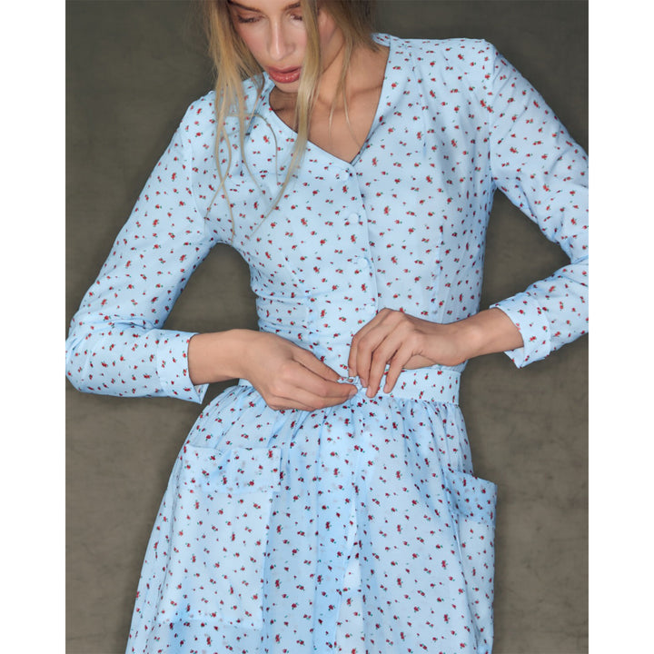 Damen Maxi-Silhouette Kleid mit eleganten Rüschendetails und Knopfleiste Drune