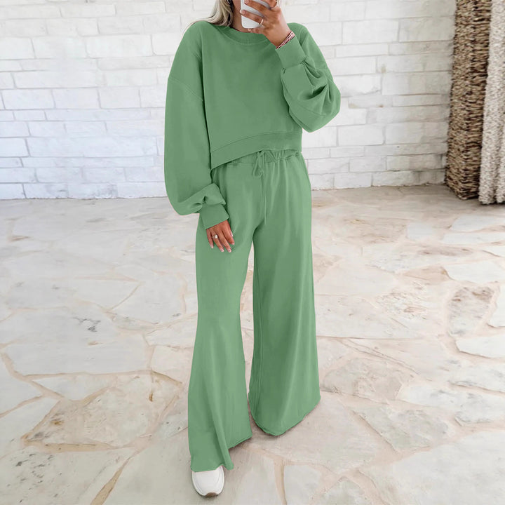 Damen gemütliches Sport-Set mit lässigem cropped Sweatshirt und weitem Hosen Schnitt Drune