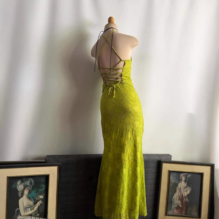 Damen Elegantes Spitzenkleid mit raffiniertem Schnitt Drune