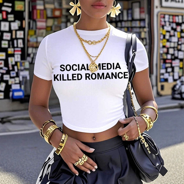 Damen Crop-T-Shirt mit kreativem Statementdruck und figurbetontem Schnitt Drune
