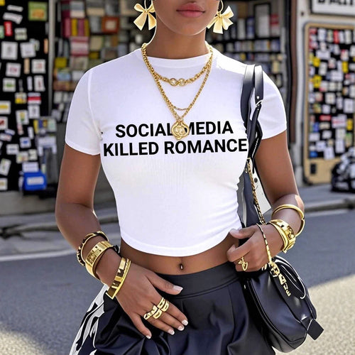 Damen Crop-T-Shirt mit kreativem Statementdruck und figurbetontem Schnitt Drune