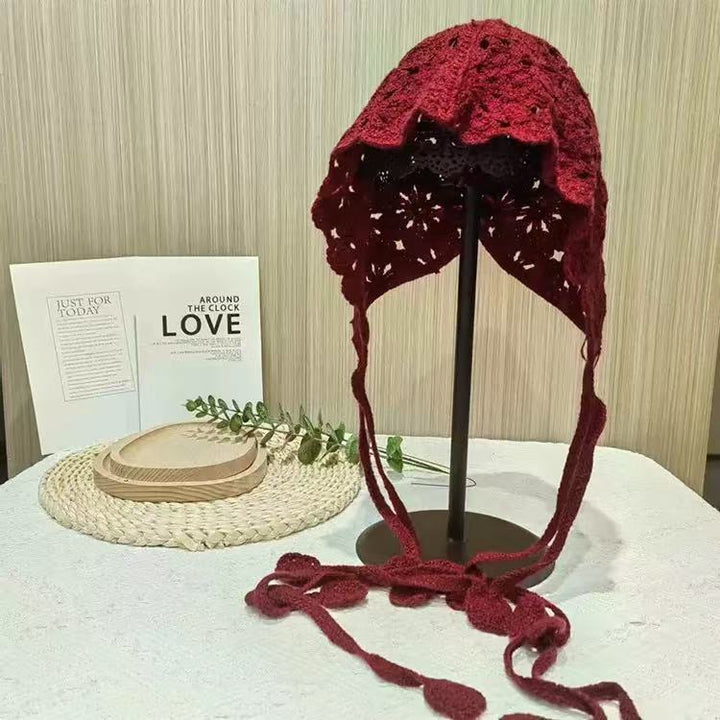 Drune | Gestrickte Kopfbedeckung mit Blumenfransen