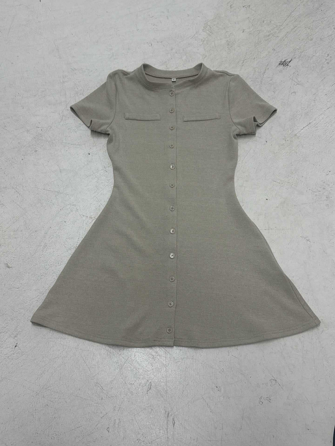 Damen Knopf-Polo-Kleid mit figurbetontem Schnitt und kurzen Ärmeln Drune