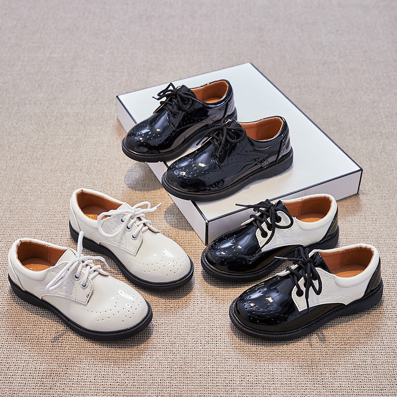 Damen Klassische Lacklederschuhe mit perforierten Details Drune