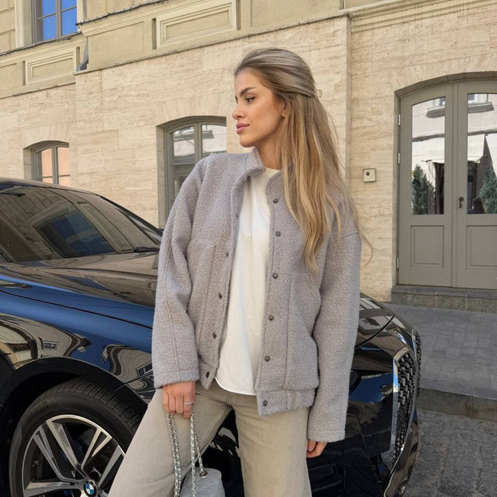 Damen Kuscheljacke mit Knopfverschluss und praktischen Taschen Drune