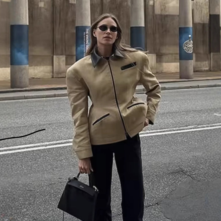 Damen Designer Steppjacke mit aufregendem Kontrastkragen und minimalistischen Taschen Drune
