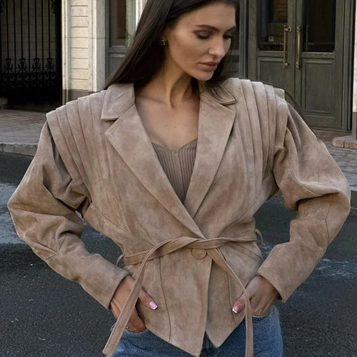Damen Modische Kunstlederjacke mit strukturiertem Design und extravaganten Schulterakzenten Drune