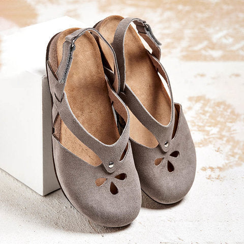 Damen nan geschlossene Slingback-Sandale aus Veloursleder mit ergonomischem Kork-Fußbett und dekorativen Loch-Aussparungen Drune