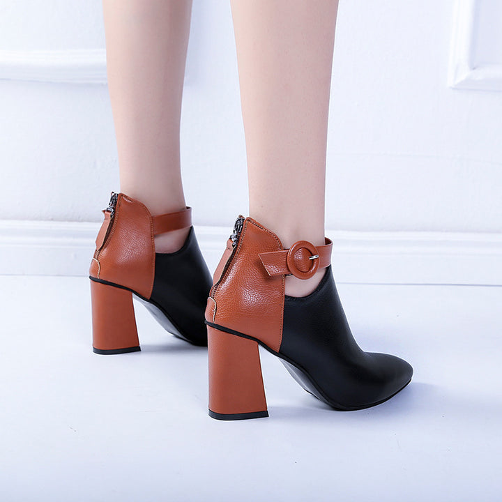 Damen nan elegante spitze Kurzstiefelette mit Fersenreißverschluss, dekorativem Knöchelriemen und skulpturellem Blockabsatz Drune
