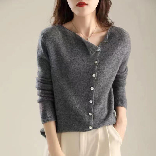 Drune | Classic long-sleeved sweater with buttons