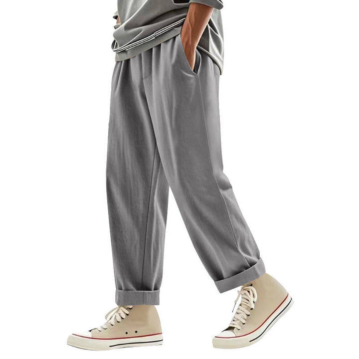 Herren nan weite Bundfalten-Chinohose mit Umschlag, konisch zulaufendem Schnitt und seitlichen Eingrifftaschen Drune