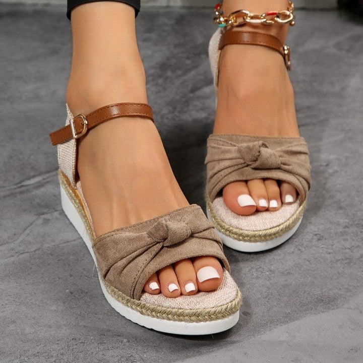 Damen Wedge-Sandalen mit raffiniertem Knoten-Detail und komfortablem Fußbett Drune