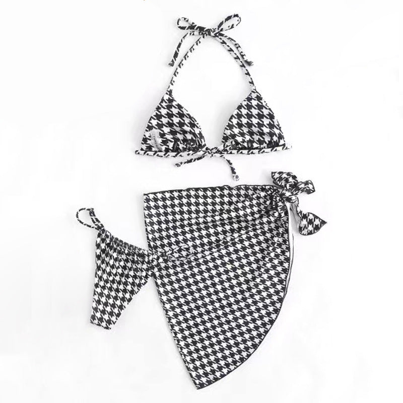 Damen Bikini-Set mit modernem Hahnentrittmuster und schickem Wickelrock Drune