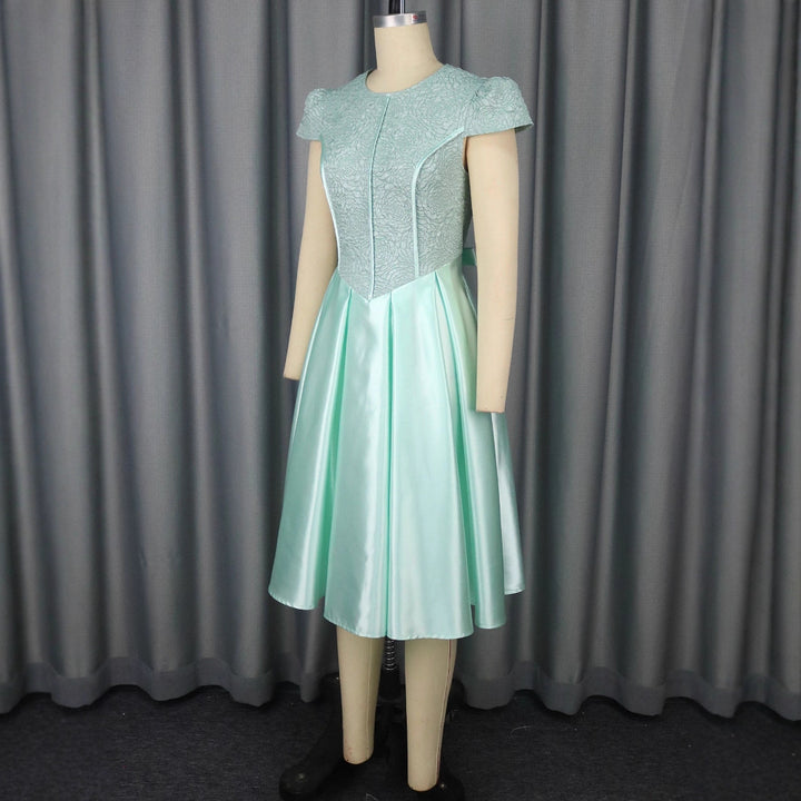 Damen Festliches Cocktailkleid mit floralem Spitzenoberteil und schwingendem Rock Drune