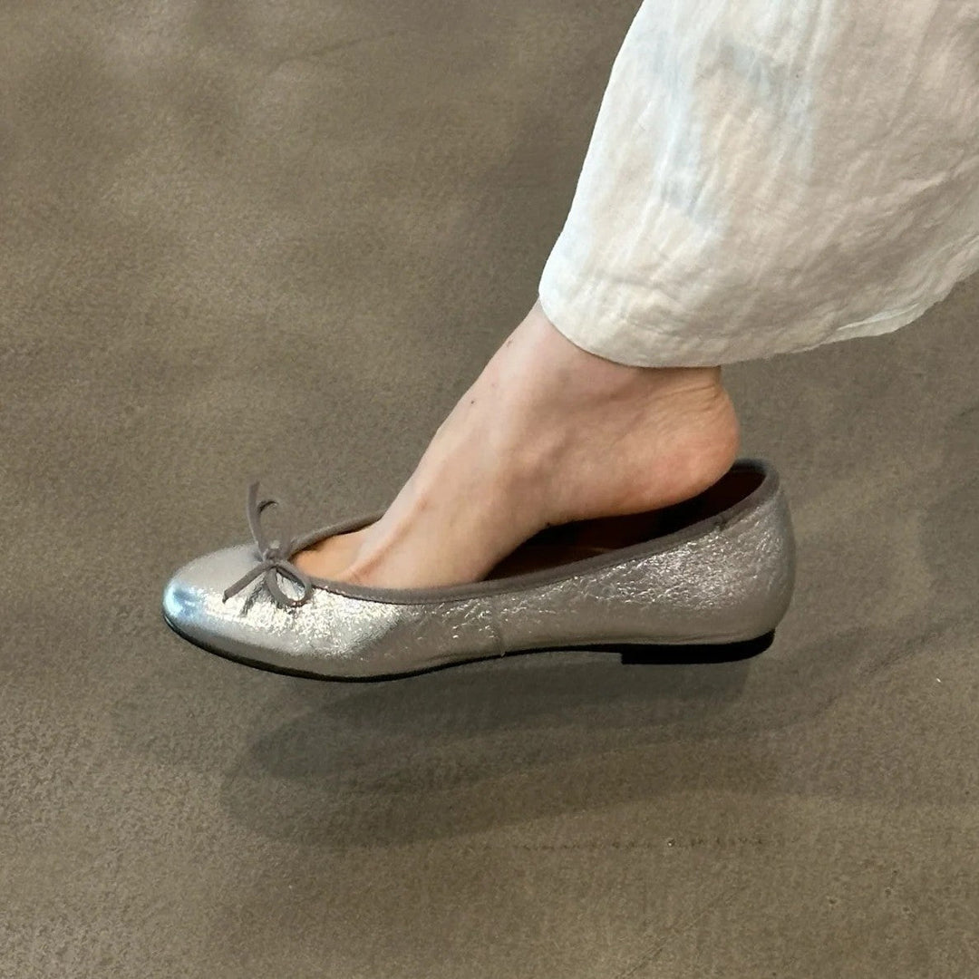 Damen Ballerina-Schuhe mit glänzender Oberfläche und verspieltem Schleifenakzent Drune