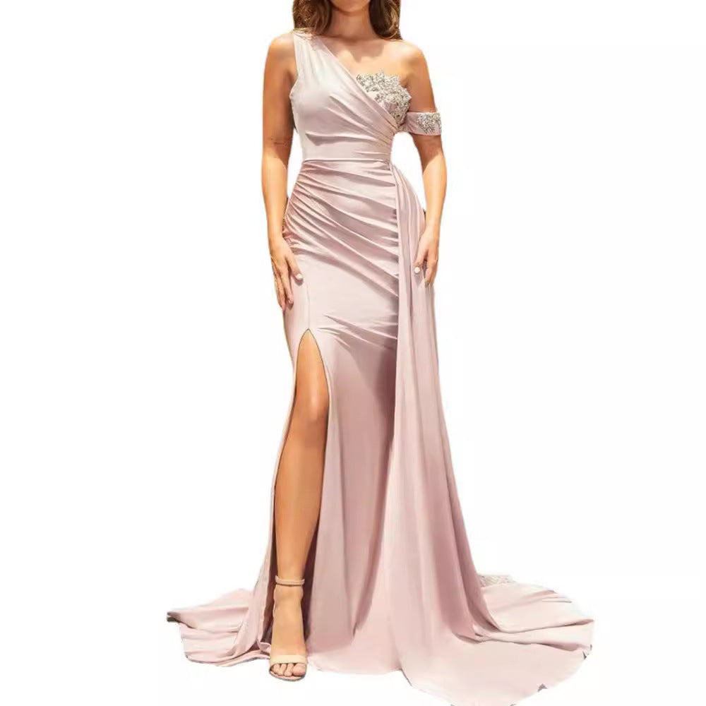 Damen elegantes Abendkleid mit asymmetrischem Schnitt und schimmernden Akzenten Drune