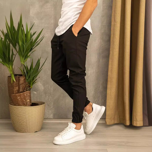 Herren Slim-Fit Jogginghose mit elastischem Bund und praktischen Seitenklapptaschen Drune