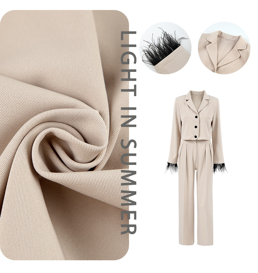 Damen schickes Anzug-Set mit eleganten Federn an den Ärmeln und hohem Bund Drune
