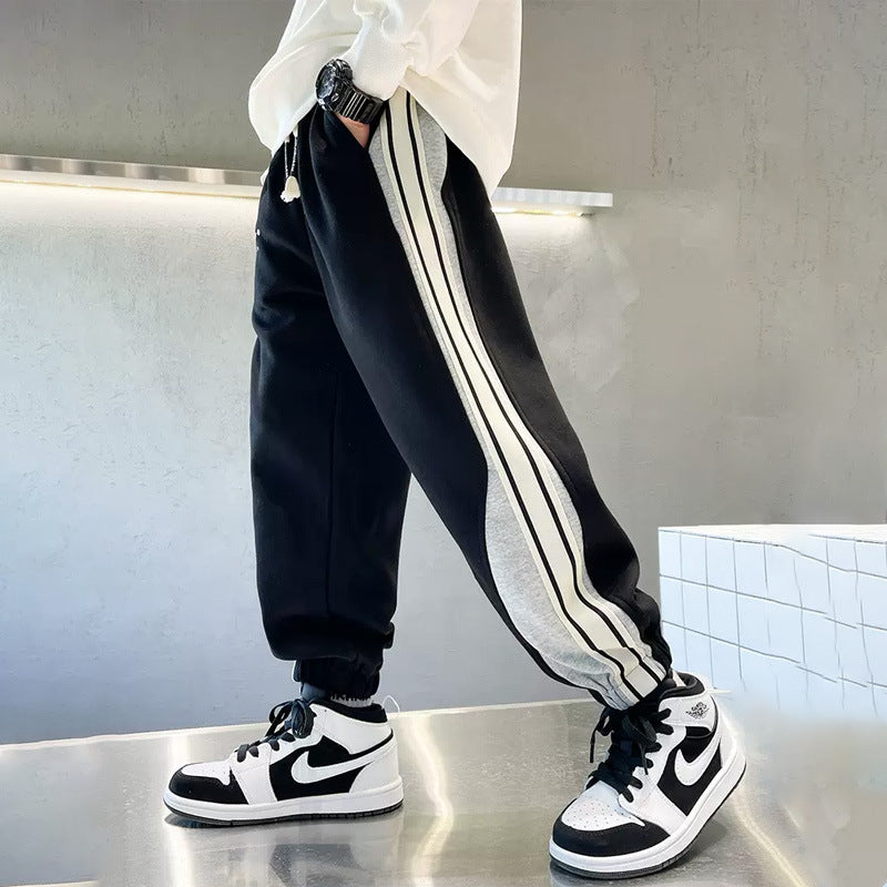 Herren sportliche Jogginghose mit seitlichem Streifendetail Drune