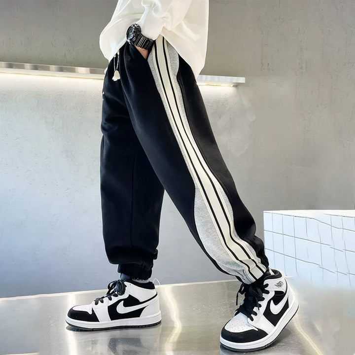 Herren sportliche Jogginghose mit seitlichem Streifendetail Drune