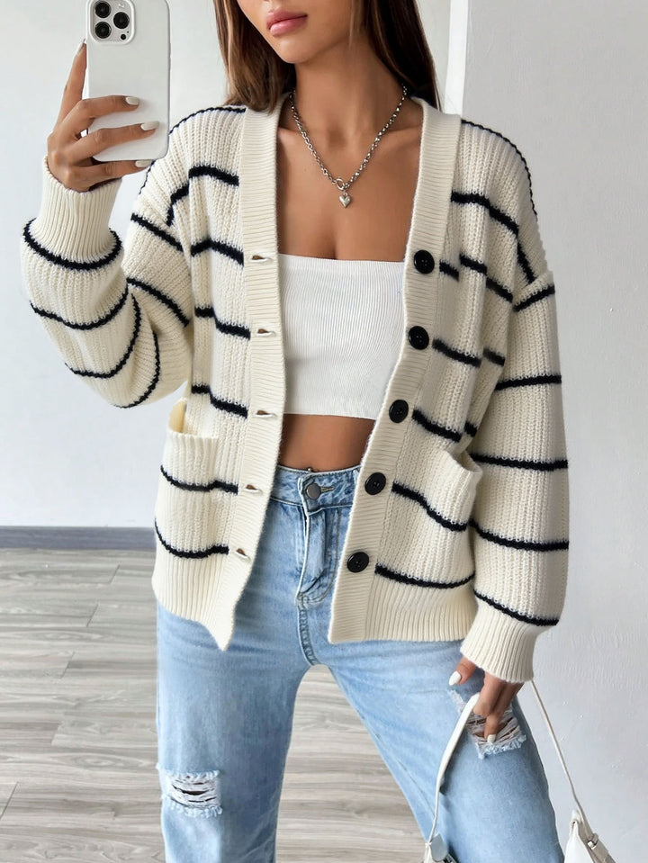 Damen gestreifter Kurzarm-Strickcardigan mit Knopfverschluss und Seitentaschen Drune