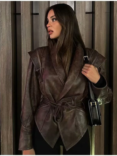 Damen taillierte Kunstlederjacke mit verspieltem Schnürdetail Drune