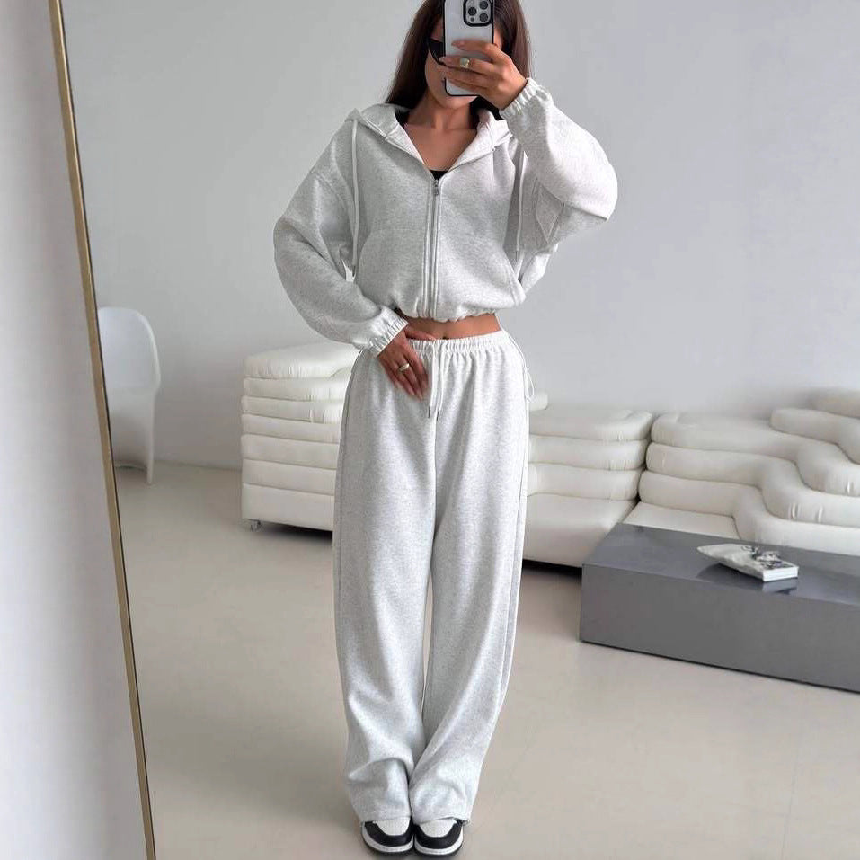 Damen modischer Hoodie mit kurzem Schnitt und passenden Jogginghosen Drune