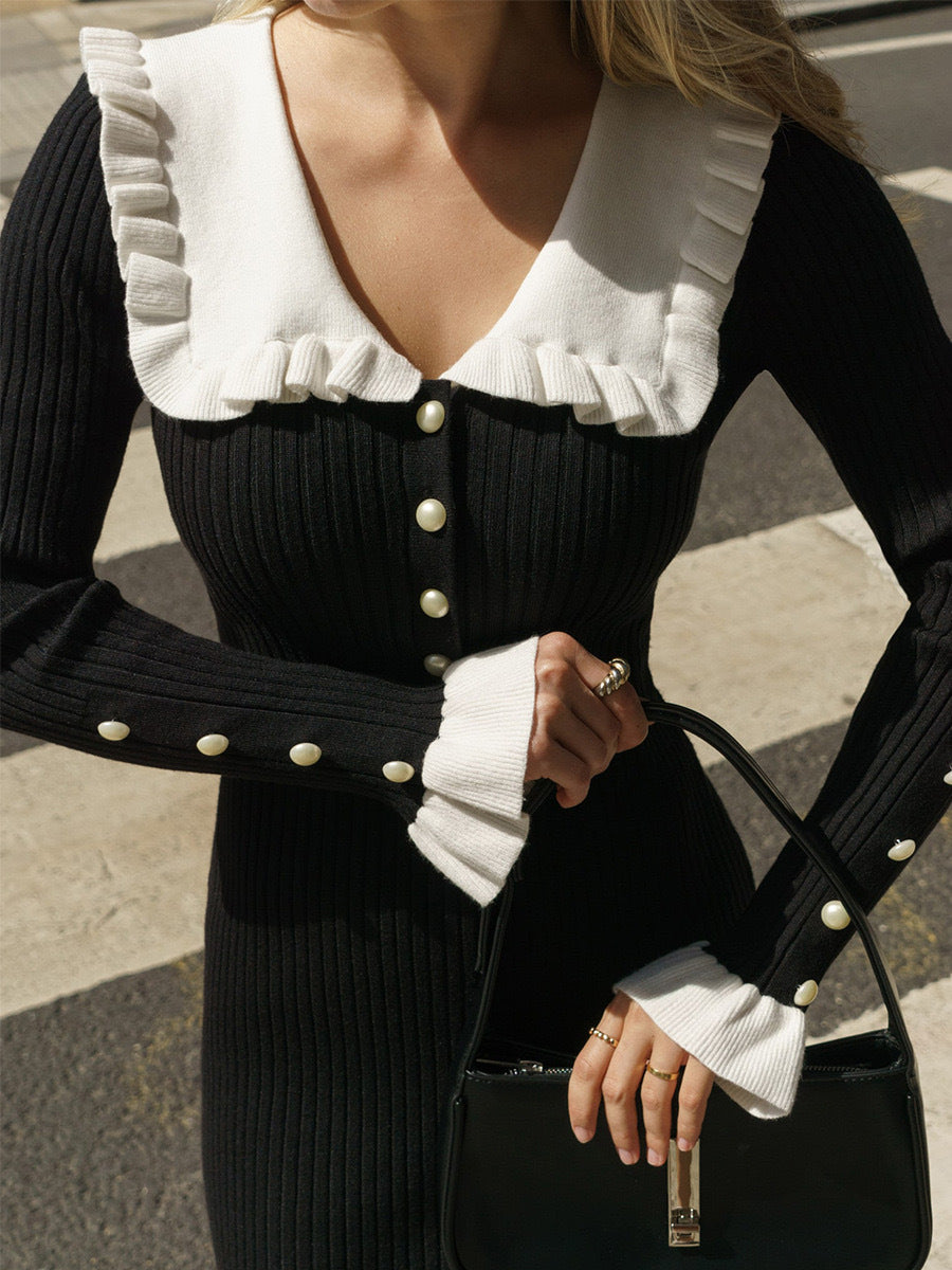 Damen Raffiniertes Strickkleid mit Rüschendetails und Perlknopfverzierung Drune