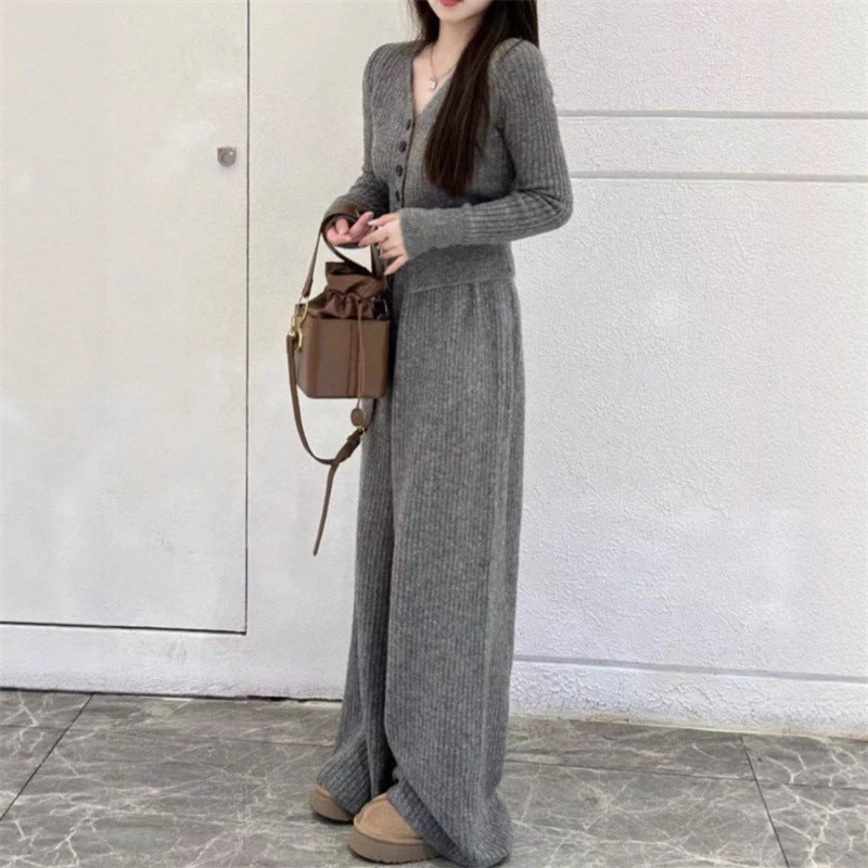 Damen Strickanzug mit V-Ausschnitt und Knopfdetails Drune