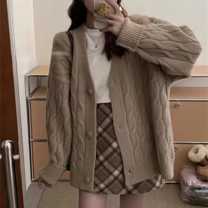 Damen Grobstrick-Cardigan mit klassischen Zopfmustern und lockerer Passform Drune