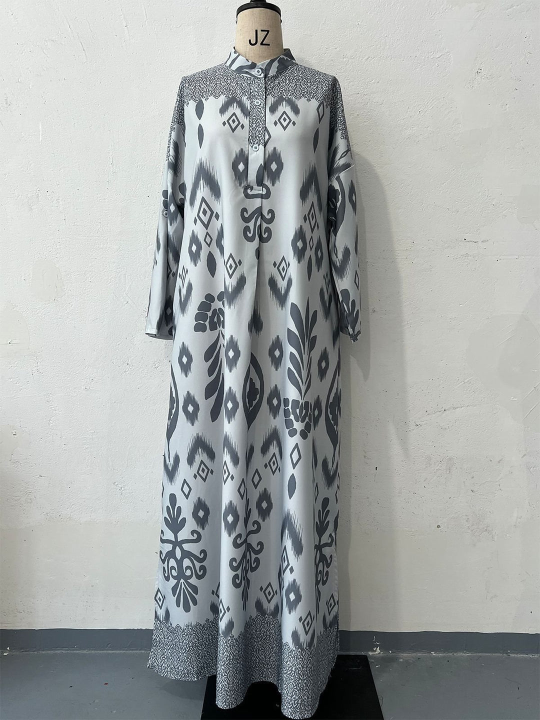 Damen maxilanges Kleid mit elegantem Muster und Knopfdetails Drune