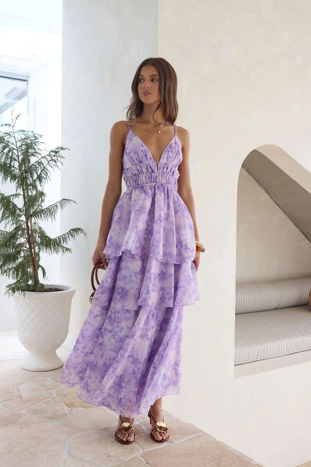 Damen Maxikleid mit voluminösen Rüschenschichten und V-Ausschnitt Drune
