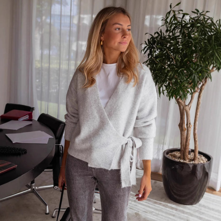 Damen Wickelstrickjacke mit dekorativem Bindegürtel und lässigem Schnitt Drune