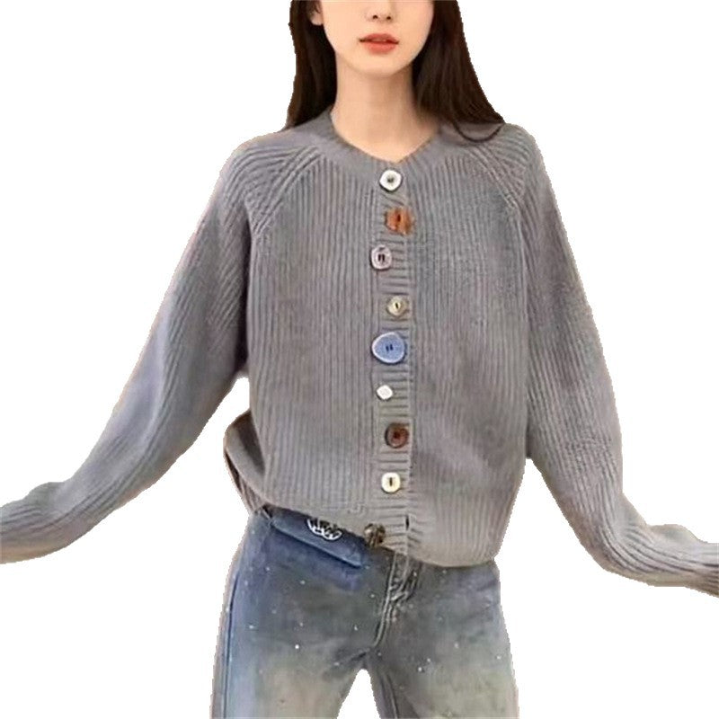 Damen Strickjacke mit bunten Knopfdetails und hohem Kragen Drune