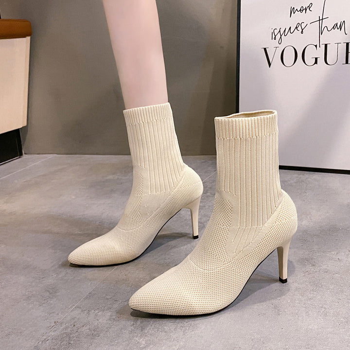 Damen nan Strick-Stiefelette mit konturierter Sockenkonstruktion, schlankem Pfennigabsatz und pointierter Vorderkappe Drune