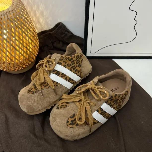Damen modische Riemchen Sneaker aus Wildleder Drune