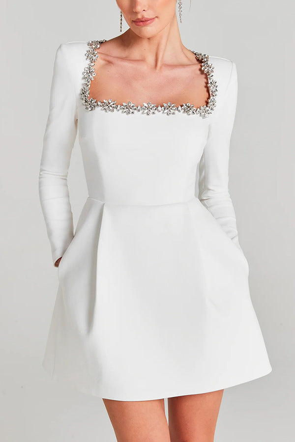 Damen Elegantes Samtkleid mit Blumenapplikationen und U-Boot-Ausschnitt Drune