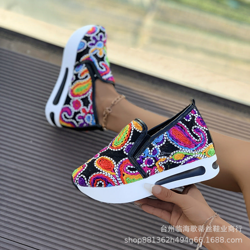 Damen modische Slip-On Sneakers mit buntem Stickdesign Drune