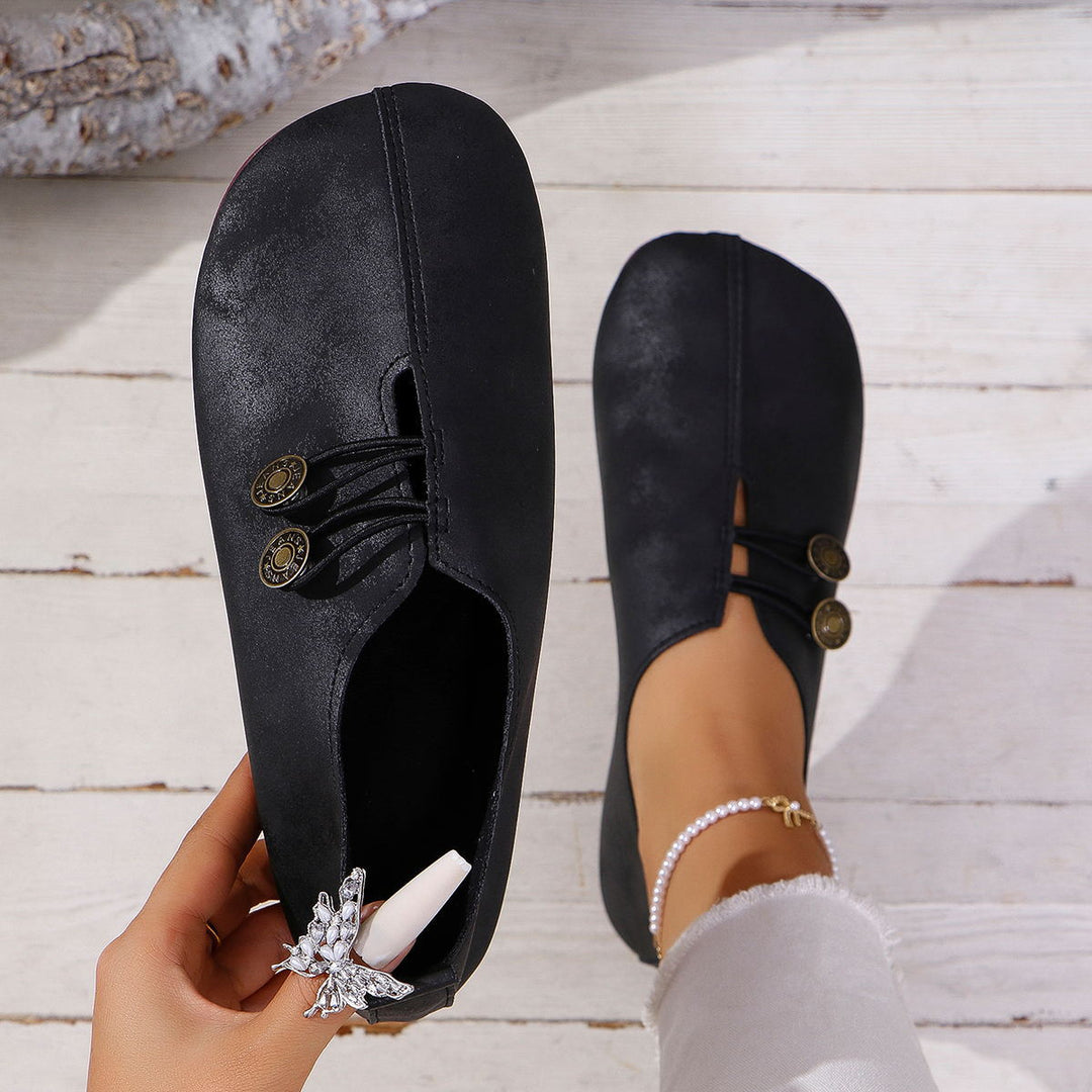 Damen  flache Slipper-Pantoletten aus Wildlederoptik mit elastischer Schnürung und dekorativem Zierknopf Drune