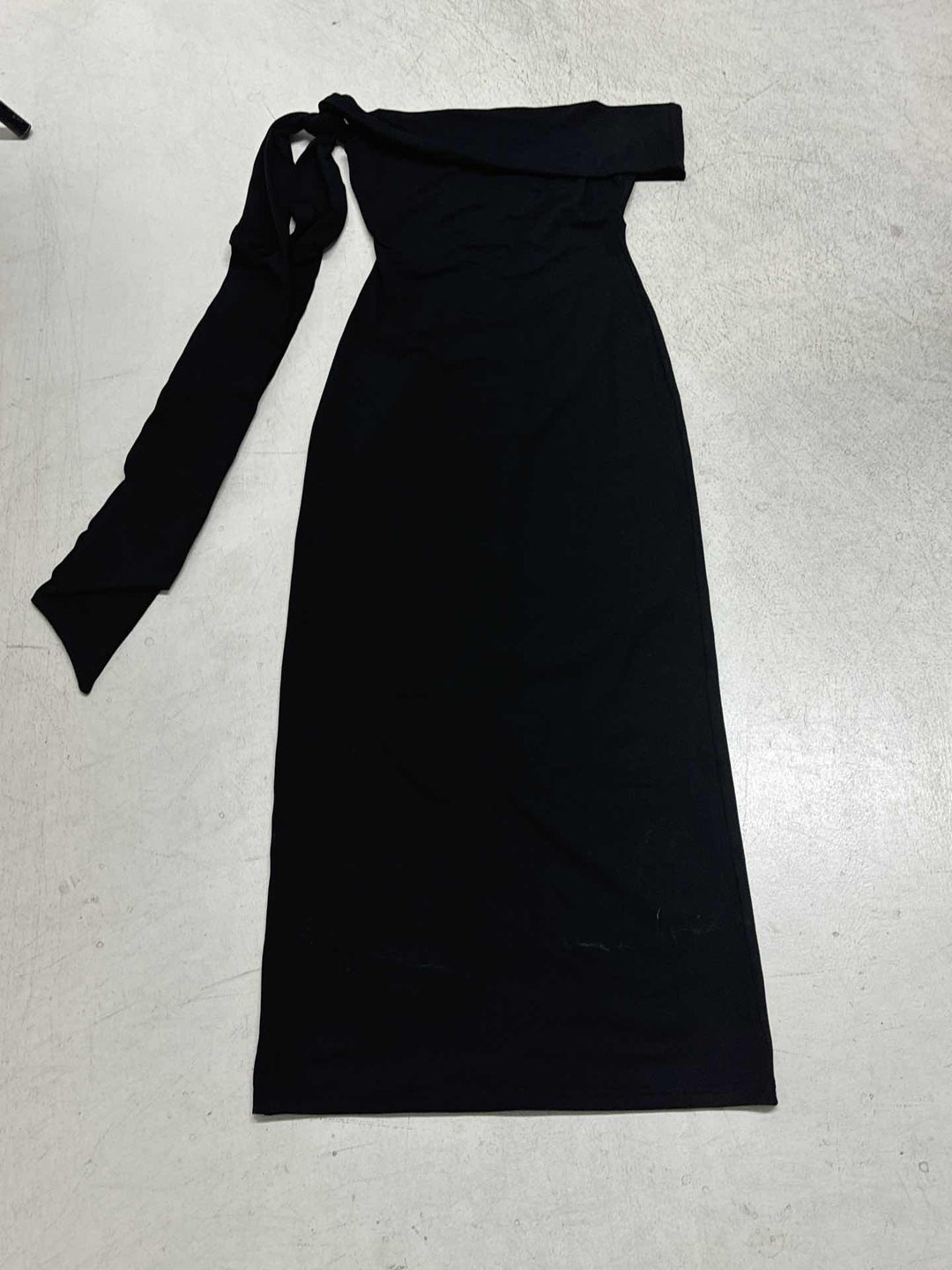 Damen Wickelkleid mit einem eleganten One-Shoulder-Design und modischen Rüschendetails Drune