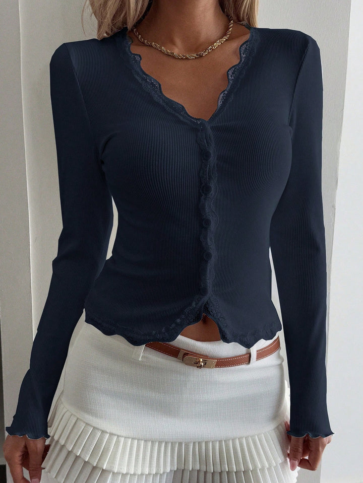 Damen Langarmshirt mit zarten Spitzen- und Knopfdetails Drune