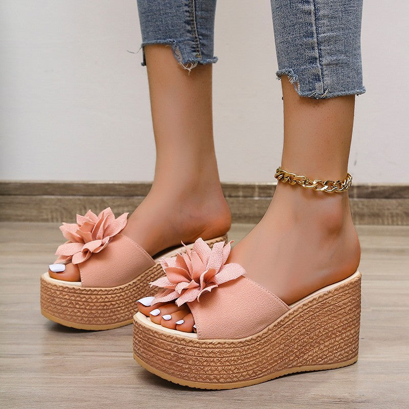Damen Wedge-Sandalen mit floralen Applikationen und bequemem Fußbett Drune