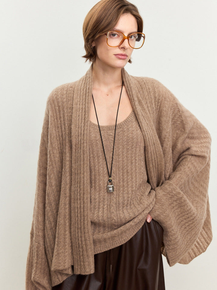 Damen luftiger Strickponcho aus feiner Wolle Drune