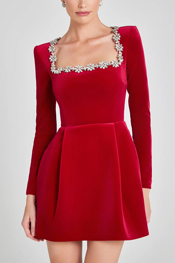 Damen Elegantes Samtkleid mit Blumenapplikationen und U-Boot-Ausschnitt Drune