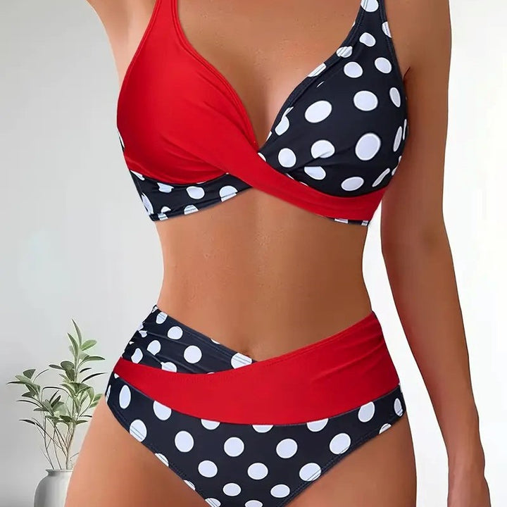 Damen Bikinimodell im modernen Wickelstil Drune