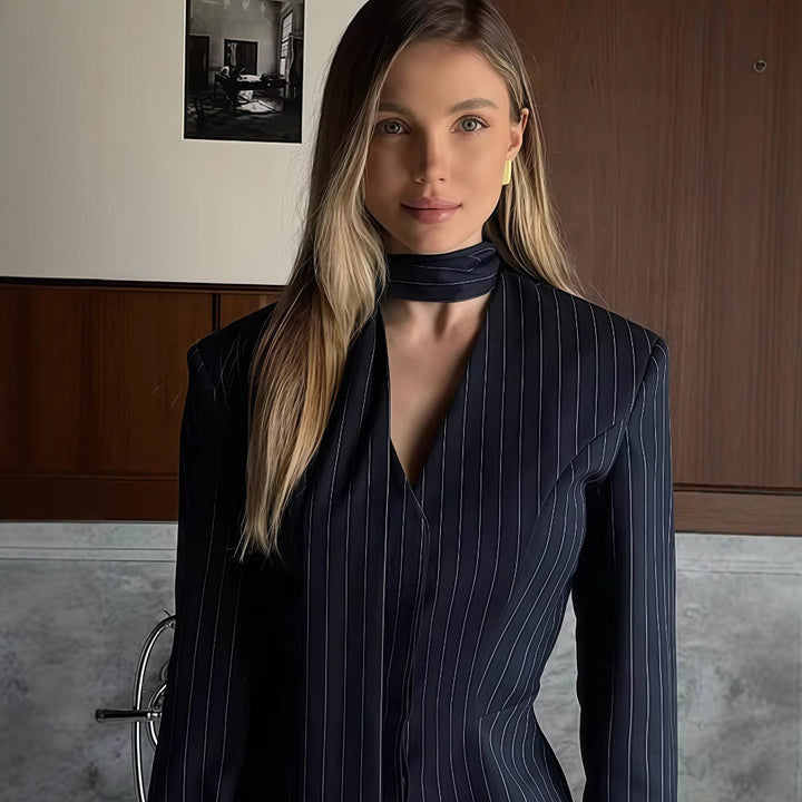 Damen Elegante gestreifte Bluse mit schmeichelndem V-Ausschnitt und schmalem Gürtel Drune