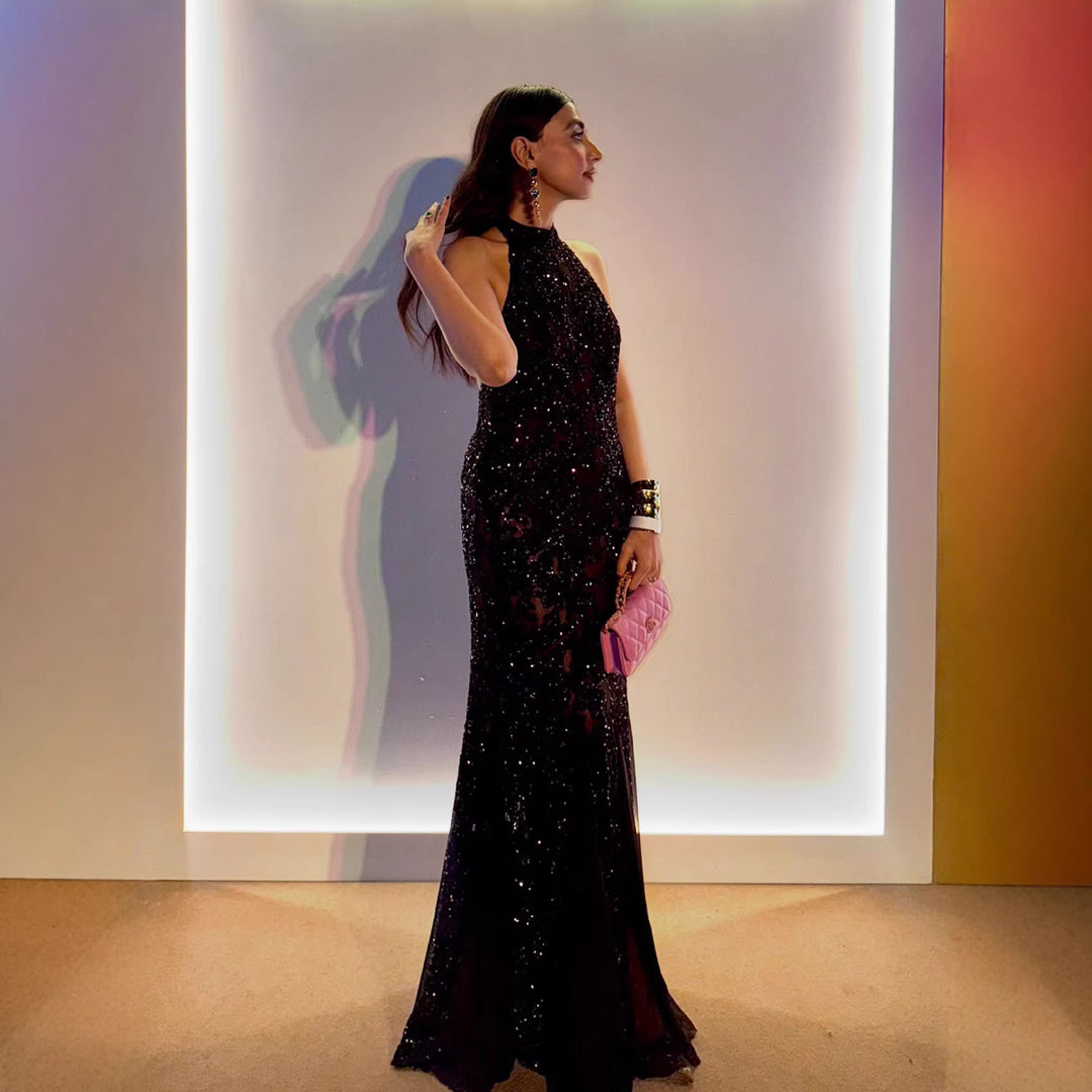 Damen Abendkleid mit schimmerndem Paillettenbesatz und stilvollem Halterdesign Drune
